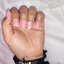 Almond nails with Daisy accents Almond nails with Daisy accents