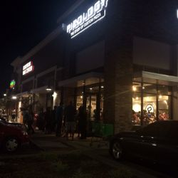 Pieology Pizzeria, Menifee - Line out the door!