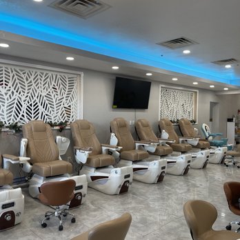 Diva Nails & Spa - Renovated pedicure area, very spacious - Day Spas Near Me - San Antonio, Texas