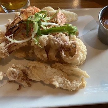 Fishworks - Calamari and prawn appetizer - Seafood Near Me - North Vancouver, British Columbia Fishworks - Calamari and prawn appetizer - Seafood Near Me - North Vancouver, British Columbia