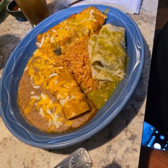 La Cabana Restaurant - 3 item combo chile verde burrito, chicken enchilada & chile Relleno - Mexican Near Me - Bakersfield, California La Cabana Restaurant - 3 item combo chile verde burrito, chicken enchilada & chile Relleno - Mexican Near Me - Bakersfield, California