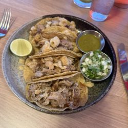 Los Pilones - Muy ricos! Carnitas Tacos with chicharrón!