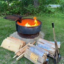 Pauls Fireplace Wood - Enjoy summer camp fires!
Pick up bundled firewood here.
Certified safe to move.