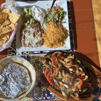 Los Molcajetes Mexican Restaurant - Chicken fajitas, ask for grilled more. rice beans guac sour crm, pico de gallo & corn torts - Mexican Near Me - Castro Valley, California Los Molcajetes Mexican Restaurant - Chicken fajitas, ask for grilled more. rice beans guac sour crm, pico de gallo & corn torts - Mexican Near Me - Castro Valley, California