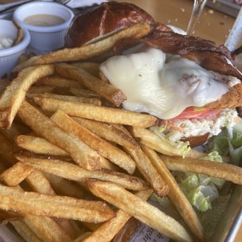 EGP Gastropub - Gastropubs Near Me - Oceanside, New York