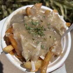 Poutine Brothers - Classic vegan poutine