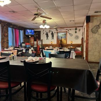La Fiesta Restaurant - Dining area - Mexican Near Me - Gretna, Louisiana La Fiesta Restaurant - Dining area - Mexican Near Me - Gretna, Louisiana
