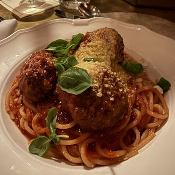 La Dolce Vita - Spaghetti and meatballs - Italian Near Me - Beverly Hills, California La Dolce Vita - Spaghetti and meatballs - Italian Near Me - Beverly Hills, California