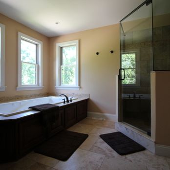 Grumpsters Cabins - Master bathroom at Grumpsters House. - Vacation Rentals Near Me - McGregor, Iowa