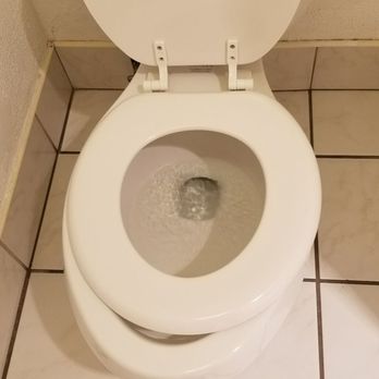 Mountain View Motel - Seats dont match. Really awkward to sit on this. - Hotels Near Me - Bishop, California