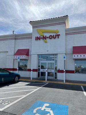 In-N-Out Burger by null