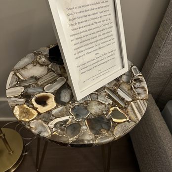 Inns at St. Albans - Bedside table - Venues & Event Spaces Near Me - Saint Albans, Missouri Inns at St. Albans - Bedside table - Venues & Event Spaces Near Me - Saint Albans, Missouri