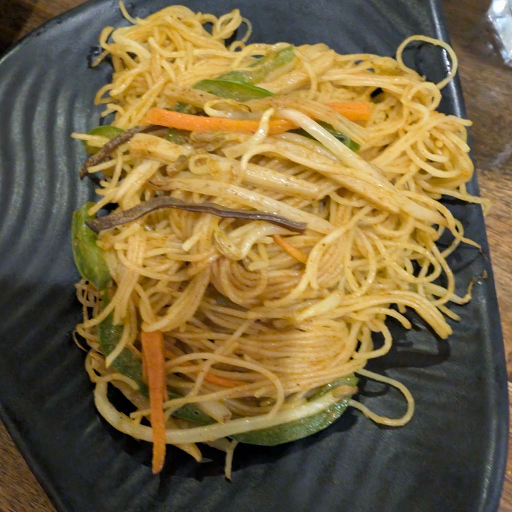 Oplante - Singapore noodles - Vegan Near Me - Montreal, Quebec Oplante - Singapore noodles - Vegan Near Me - Montreal, Quebec