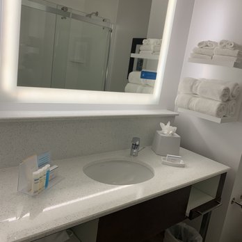 Hampton Inn Baltimore Bayview Campus - Bathroom - Hotels Near Me - Baltimore, Maryland Hampton Inn Baltimore Bayview Campus - Bathroom - Hotels Near Me - Baltimore, Maryland