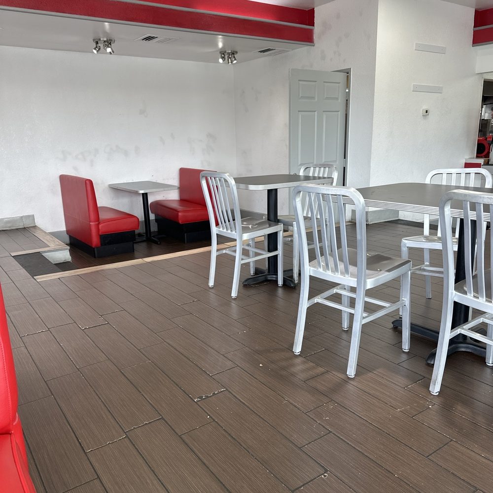 Rally's - Seating area - Fast Food Near Me - Grove City, Ohio Rally's - Seating area - Fast Food Near Me - Grove City, Ohio