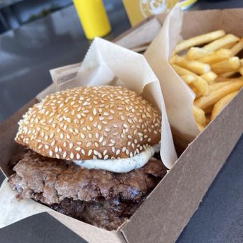 Amboy - Truffle burger combo - Burgers Near Me - West Covina, California Amboy - Truffle burger combo - Burgers Near Me - West Covina, California