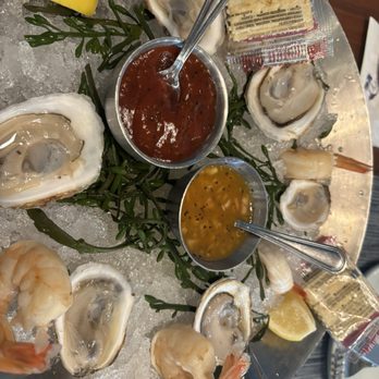 Keewaydin's on Fifth - Boston East coast  oysters - Seafood Near Me - Naples, Florida