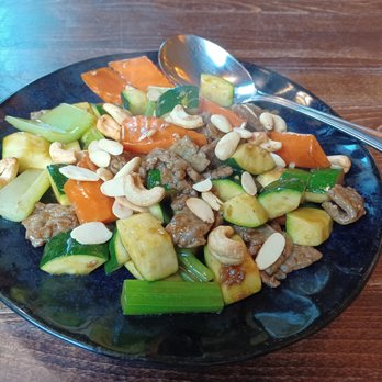 O & C China Bistro - Cashew Beef - Wine Bars Near Me - Sebastopol, California