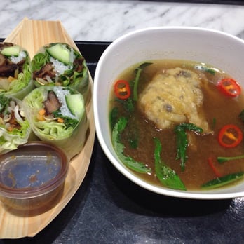 Lêlê Street Kitchen - Refreshing spring roll with peanut/hoisin sauce and wonton soup (bit salty to my taste but wonton is pretty good) - Vietnamese Near Me - Copenhagen, 84 Lêlê Street Kitchen - Refreshing spring roll with peanut/hoisin sauce and wonton soup (bit salty to my taste but wonton is pretty good) - Vietnamese Near Me - Copenhagen, 84