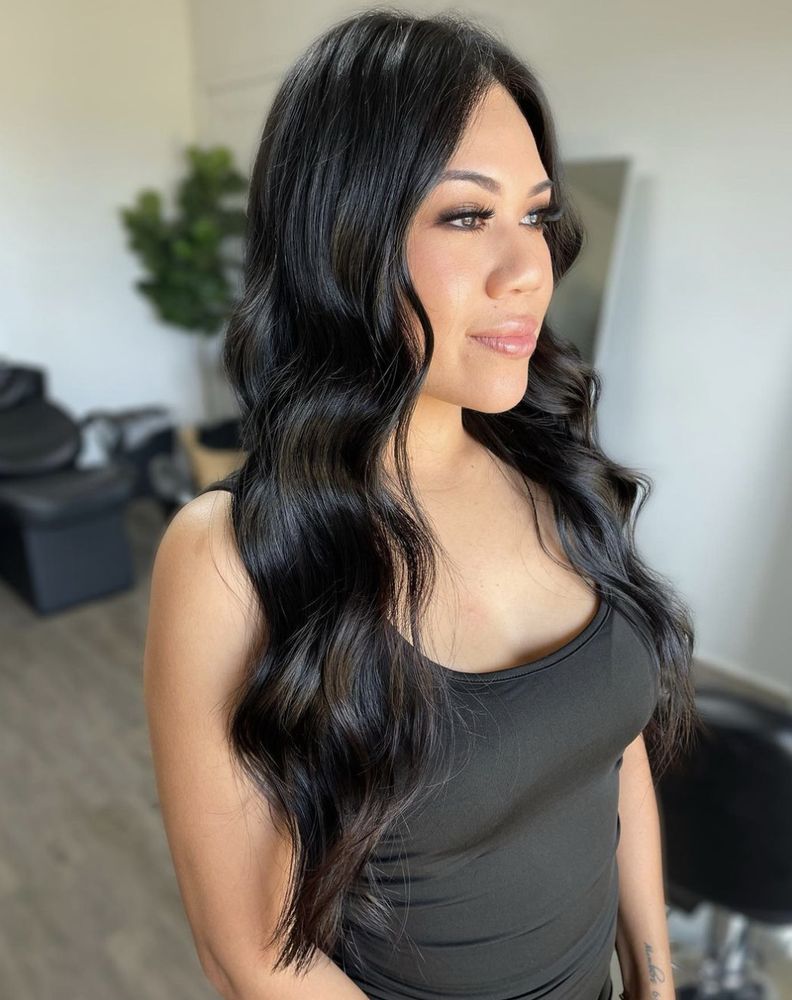 Hair by Michlenn Logo