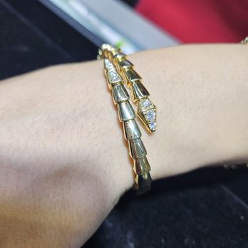 GRAMCARAT - 14kt with diamond wrap bangle - Jewelry Near Me - Bethesda, Maryland GRAMCARAT - 14kt with diamond wrap bangle - Jewelry Near Me - Bethesda, Maryland