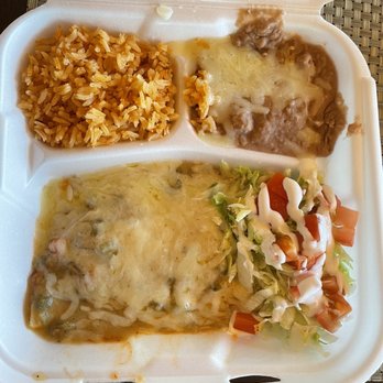 Los 6 Hermanos - Chicken enchilada with green sauce. It was all devoured as well. - Mexican Near Me - Bernalillo, New Mexico