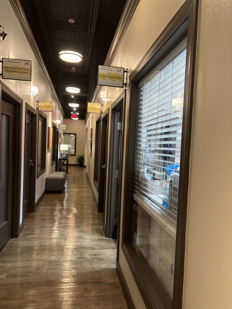 Lauren Reyes Salon Logo