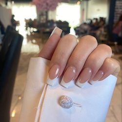 Lavish Nail - French tip with dip