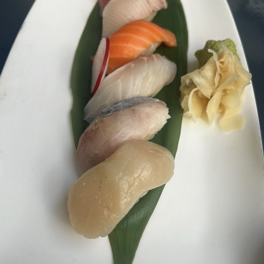 Botero Lounge - 6 piece sushi - Lounges Near Me - Kihei, Hawaii