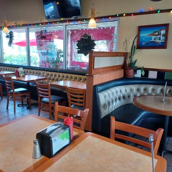 Yanni's Best Charbroiled - Inside Tables - Burgers Near Me - Fillmore, California Yanni's Best Charbroiled - Inside Tables - Burgers Near Me - Fillmore, California