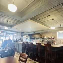 Suzette Creperie & Cafe - Interior