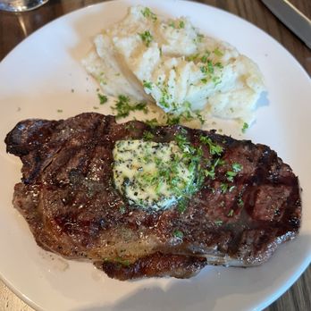 Roosevelts - Snake River Farms strip steak and mashed potatoes - American Near Me - Jackson, Wyoming Roosevelts - Snake River Farms strip steak and mashed potatoes - American Near Me - Jackson, Wyoming