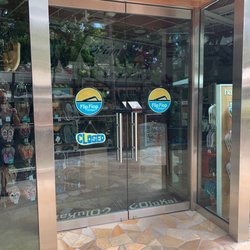 Flip Flop Shops - Closed sign