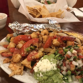 Roberto's Cafe - Lobster fajitas - Mexican Near Me - Mammoth Lakes, California Roberto's Cafe - Lobster fajitas - Mexican Near Me - Mammoth Lakes, California
