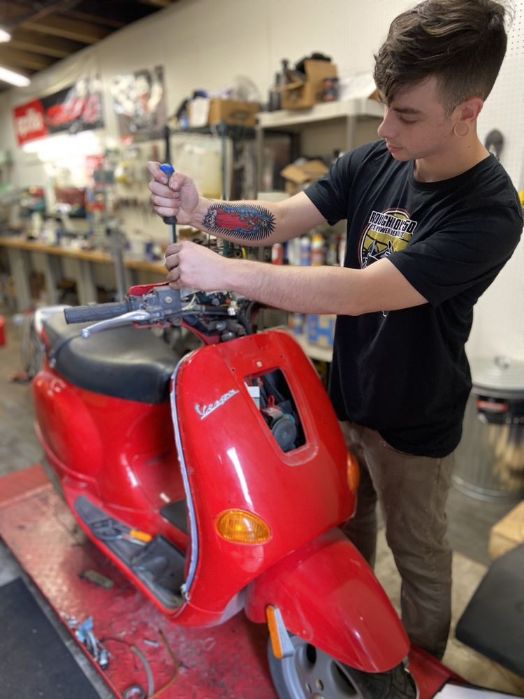 AVENUE SCOOTERS Updated September 2024 36 Photos & 40 Reviews 8840 Oak St, New Orleans