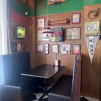 Leo's Hideout - Inside of restaurant - Pizza Near Me - San Antonio, Texas