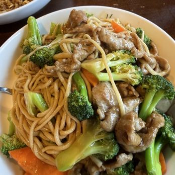 Corner 17 - Beef Stir-Fried Noodle with broccoli - Chinese Near Me - Saint Louis, Missouri