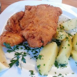 Karawanken Lodge - Cordon Bleu - knapp 10 Euro. Ein Riesen Teil!!! Seeehr lecker. Preis-Leistung mehr als gut!