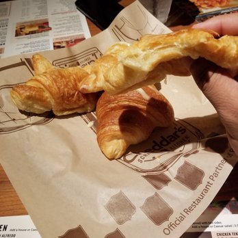 Cheddar's Scratch Kitchen - Croissants (yum!l - American Near Me - Port Charlotte, Florida