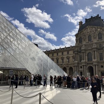 Musée du Louvre - Museums Near Me - Paris, 75