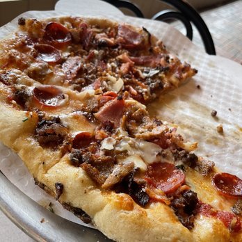 1000° Wood Fired Pizza - Carnivore - Pizza Near Me - Mt. Summit, Indiana