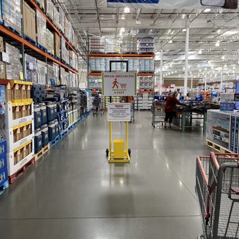 Costco Wholesale - PSA: Social distancing. Actual behavior varies. - Gas Stations Near Me - Albuquerque, New Mexico