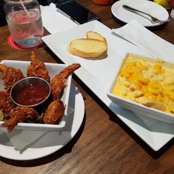 The Blind Pig - Coconut shrimp and lobster mac and cheese - Gastropubs Near Me - Niagara Falls, Ontario The Blind Pig - Coconut shrimp and lobster mac and cheese - Gastropubs Near Me - Niagara Falls, Ontario
