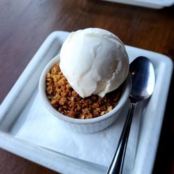 Lavidas - Blueberry crumble with vanilla ice-cream
