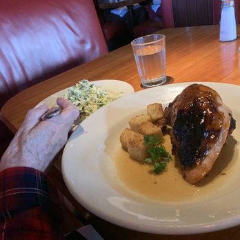 Rutherford Grill - Rotisserie Chicken - American Near Me - Rutherford, California