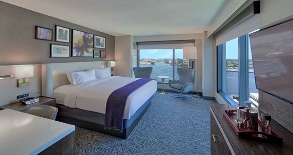 Hilton Norfolk The Main by null