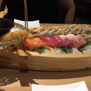 Makoto Japanese Restaurant - Medium sushi boat! - Japanese Near Me - Eugene, Oregon Makoto Japanese Restaurant - Medium sushi boat! - Japanese Near Me - Eugene, Oregon