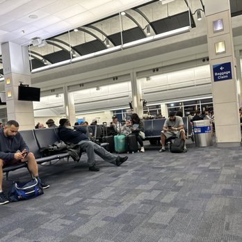 American Airlines - Waiting area crowded at 4 AM - Airlines Near Me - Jacksonville, Florida