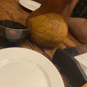 El Mesón del Champiñón - Wine carafe - Spanish Near Me - Madrid, M El Mesón del Champiñón - Wine carafe - Spanish Near Me - Madrid, M
