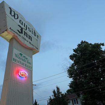 Wayside Inn  - By dusk. - Hotels Near Me - Middletown, Virginia